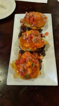 Tostones rellenos c/ camarones's foto | Boca Bahia Restaurant |  BizneCubano